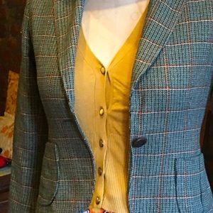 Cute women’s plaid jacket. Perfect for spring. Goes well with any outfit